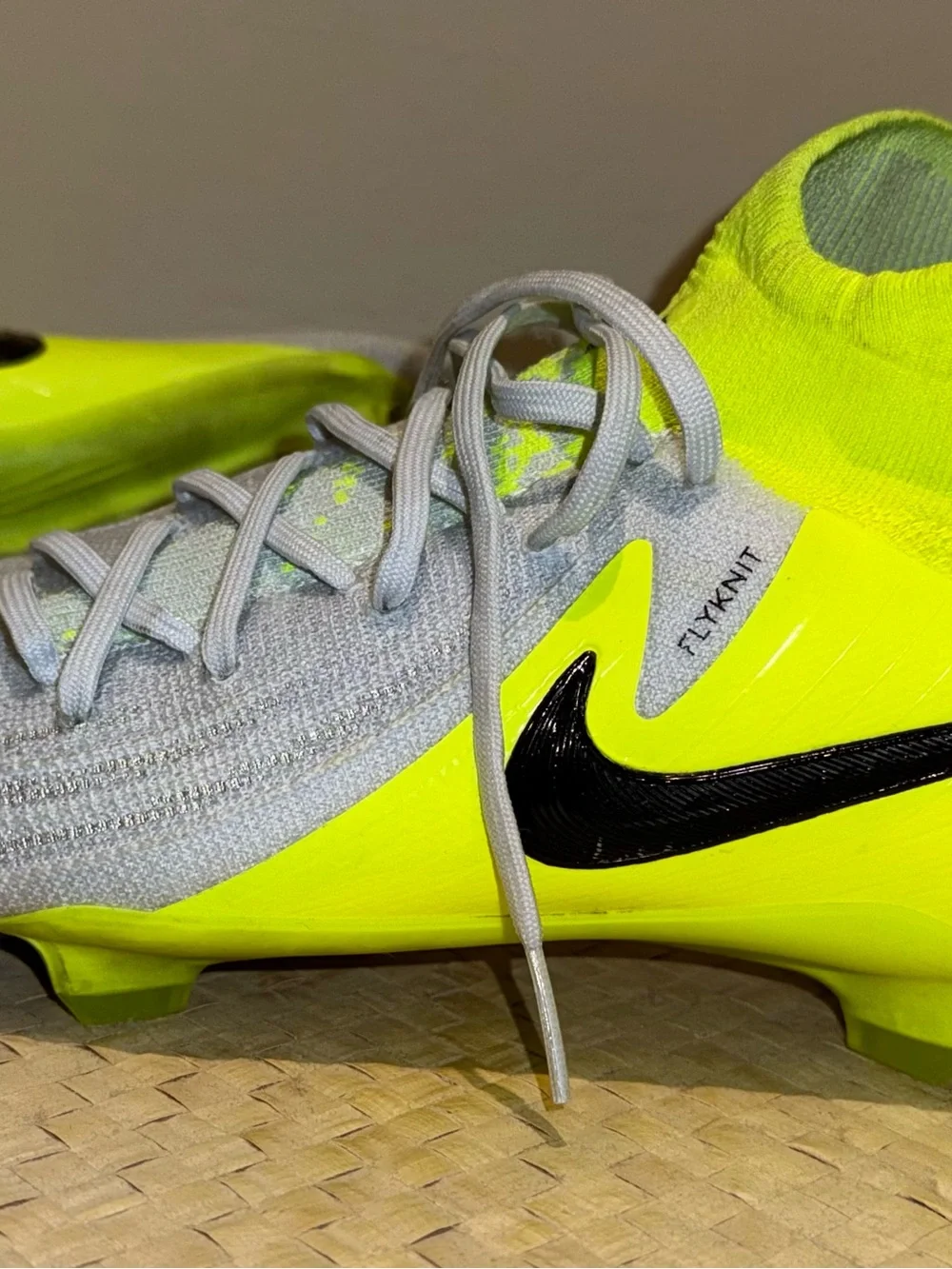 Nike PRO Phantom Luna 2 Pro FG Mad Voltage Soccer Cleats Men’s 8 FJ2575-003